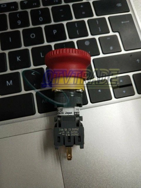 1PC Fuji Electric AH165-2VR11 Emergency stop button switch AH165-2V