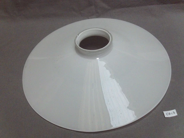 abat jour ancien en opaline blanche , Ø 25,5 cm, à collerette (CB13)