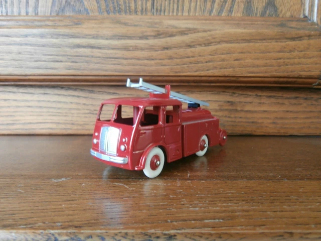 Ancien DINKY TOYS - BERLIET PREMIERS SECOURS N° 32E