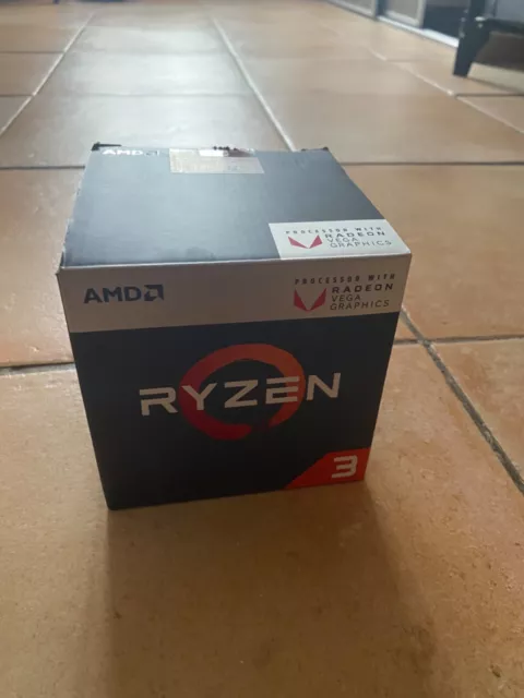 AMD Ryzen 3 2200G Processeur (3,5 GHz, 4 Cœurs, Socket AM4) - 9HA3976N80215