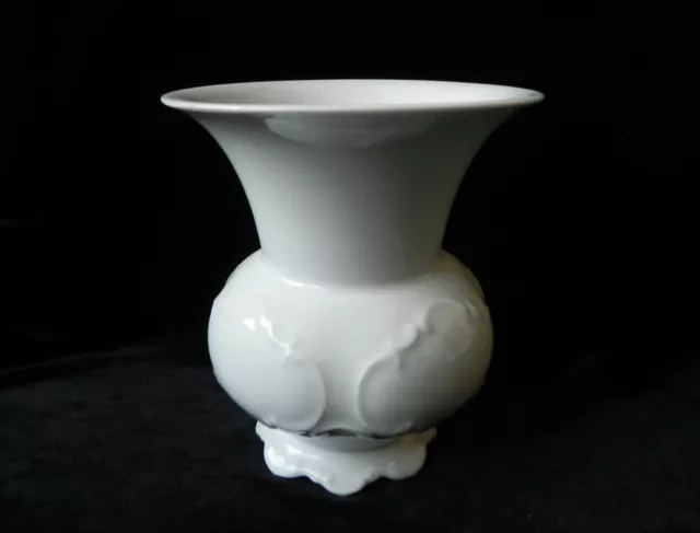 Lorenz HUTSCHENREUTHER White Porcelain Footed Vase