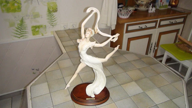 STATUE A SANTINI..Albâtre+Poudre Marbre+Résine..Elégante Danseuse..Art déco.1930