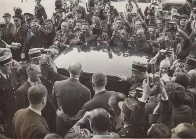 Photographie - Gal Charles DE GAULLE après sa conférence de presse du 19/05/1958