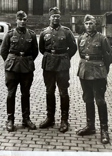 PK Portrait Foto Wehrmacht Soldaten Schiffchen 2. WK Vor Kölner Dom Domkapitel 3