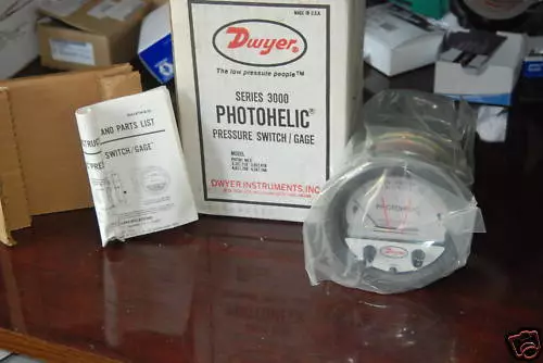 Dwyer 3002 Photohelic gauge/ relay module Inch/Water  NEW