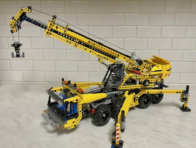 LEGO TECHNIC MOBILE Crane 8053 Retired Set 2010 No Manual