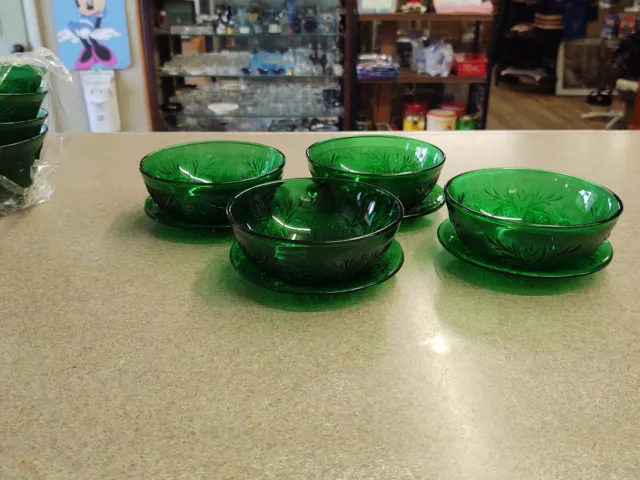 4 Forest Green Sandwich Glass 4-3/8" Berry Bowls & 4 4-7/16" Underplates