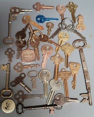 Vintage Chicago WGN keychain 1800s skeleton folding obscure key collection lot