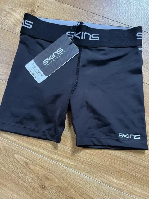 SKINS | WOMENS DNAMIC FORCE HALF TIGHTS Compression Shorts (BLACK) XS