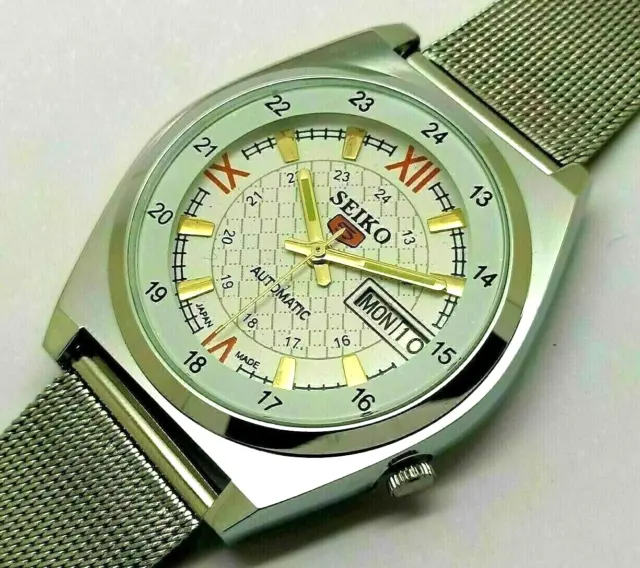Vintage Seiko 5 Automatic Japan Made Day Date Men's Wrist Watch Looking So Good