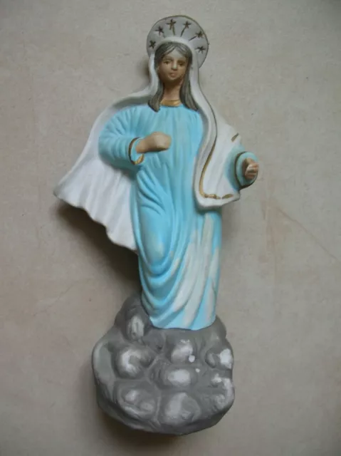 Statue catholique de La Vierge en porcelaine type biscuit polychrome de 19,5 cm