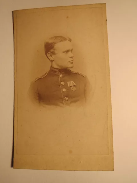 Soldat in Uniform mit Orden - Einjährig-Freiwilliger ? - Portrait / CDV