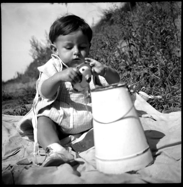 Niño De Tren De Con Cubo - Negativo Foto Antiguo + Impresión De 1948