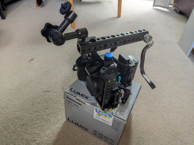 PANASONIC LUMIX DMC-GH3 complete cinema rig with cage, NPF battery