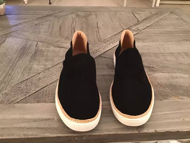 Ugg Womens Size 9 Slip on Black Knit Shoes