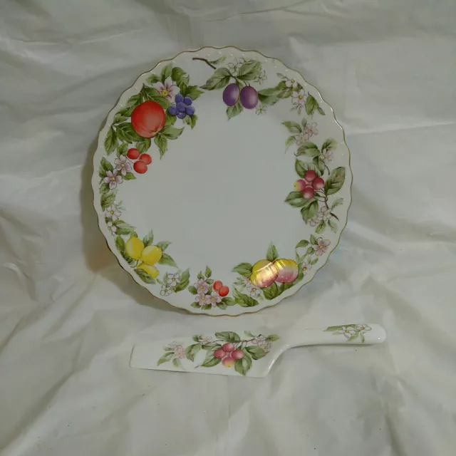 Andrea by Sadek 10” Cake Plate Server Vineyard Porcelain Made in Japan Pie