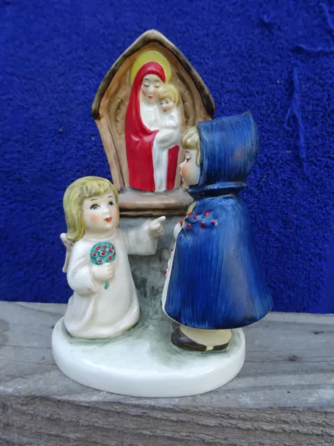 Goebel Porzellanfigur Marienheiligtum Engel mit Kind Erste Wahl 14cm hoch
