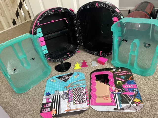 LOL SURPRISE OMG Fashion Closet On the Go Rolling Storage Playset