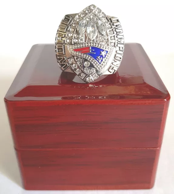 NEW ENGLAND PATRIOTS - NFL Superbowl Championship ring 2004 with box