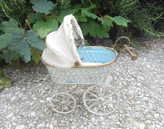 Ancien LANDAU en tôle miniature poupée circa début 1900 sortie grenier !