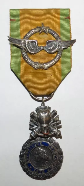 Rare Décoration - Médaille militaire bélière double face dos de le cuirasse à id