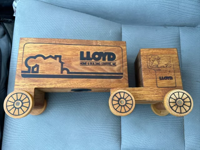 Vintage 1987 Lloyd Lumber Toy Truck Bank Home & Building center Wood wooden Nice