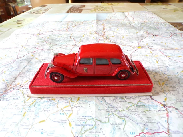 Dubray N°4 Peugeot 402B 1938 Pompiers De Lyon – 1/43 – Neuf En Boîte RARE
