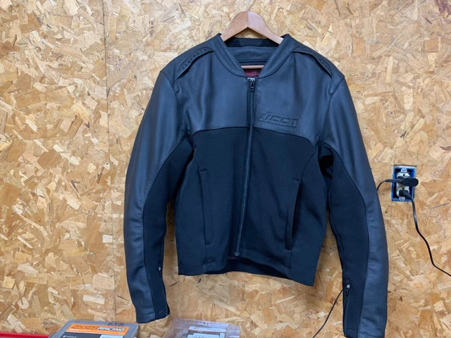 Icon Accelerant Stealth Motorcycle Jacket Size L. Black Liner & Armor
