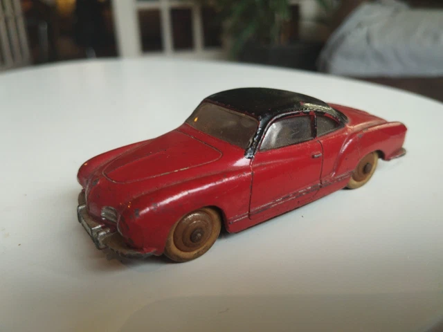 Dinky Toys Volkswagen Karmann Ghia Coupé 24M – Restauré, Repeint