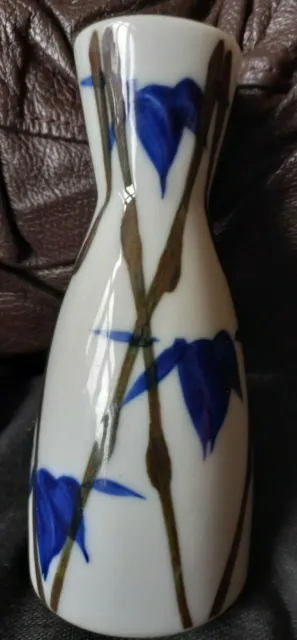 Pretty little ceramic bud vase with stylised bamboo pattern in blue & brown
