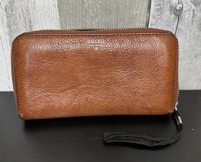 Fossil Brown Logan Leather Medium Zip Around Wristlet Wallet