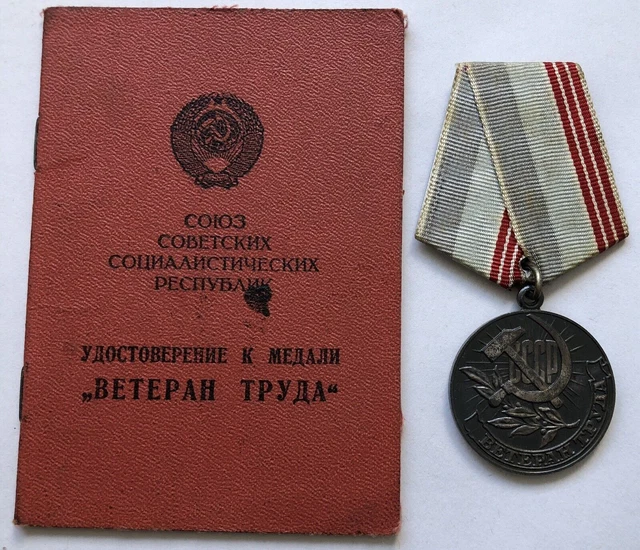 Medaglia sovietica russa Veterano del lavoro dell'URSS con un documento di...