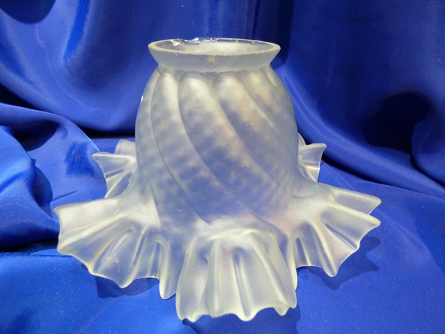 Tulipe Ancienne En Verre Juponnee Pour Lustrerie, Applique Ou Lampe. Ref 6824