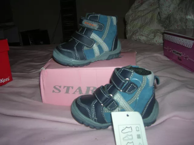 NEUVES chaussures montantes 19 bébé garçon val 100 euros faites vos lots