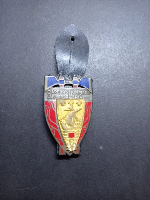 Badge Maid Bobby Fireman With Identify REF03912J