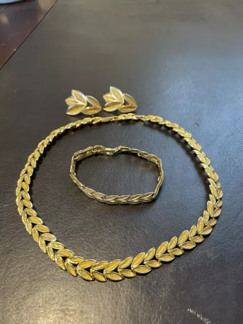 Lovely Vintage Gold Plated Leaf Design Necklace Bracelet And Clip On Earrings