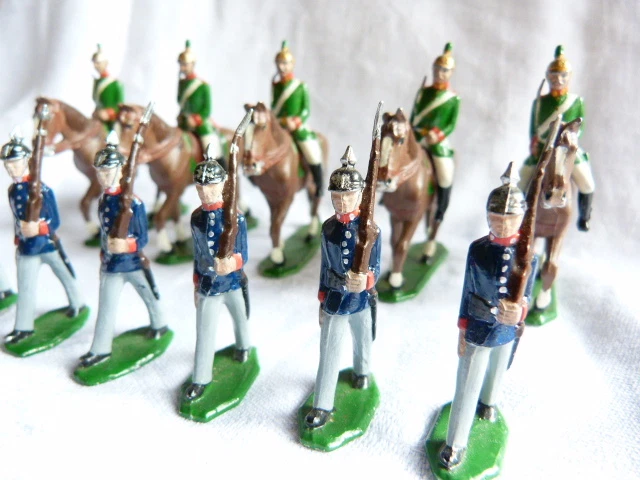 Lot De 11 Soldats De Plomb Allemands/Autrichiens 1914-1918 – Défilé – Occasion