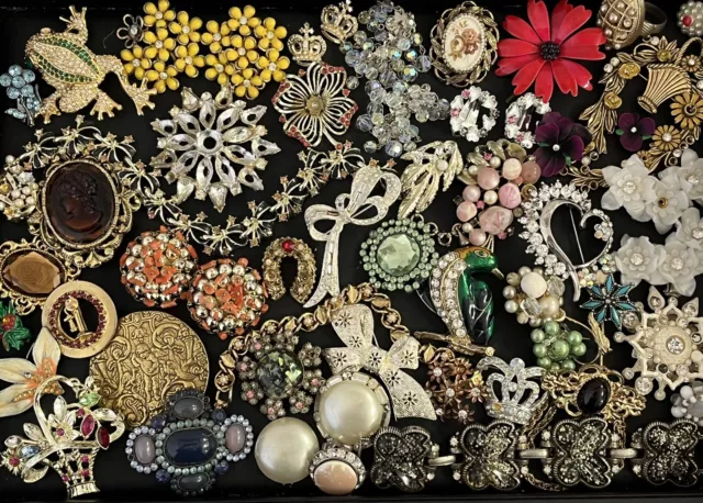 Huge Vintage To Now CRAFT REPAIR Jewelry Lot Rhinestones Brooches