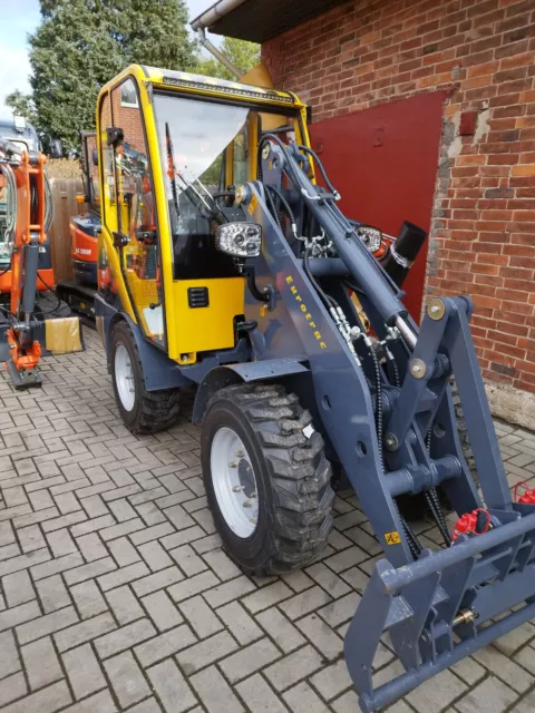 Radlader / Hoflader / Hotrac / Eurotrac W12 S Kabine mit Industriebereifung