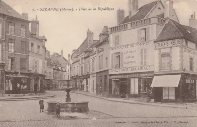 CPA 51 SEZANNE (Marne) Place de la République