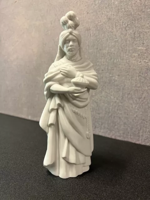 Avon Nativity Collectibles 1982 THE MAGI KASPAR White Bisque Porcelain Figurine