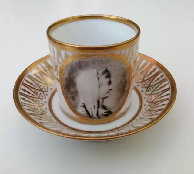Superbe tasse en porcelaine de Paris, décor en grisaille, 19ème, cf. Sèvres