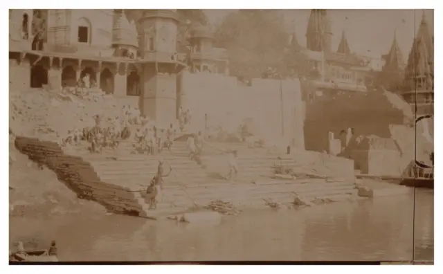 Benares (Varanasi), Uttar Pradesh, corpses burned and sent to the Ganges