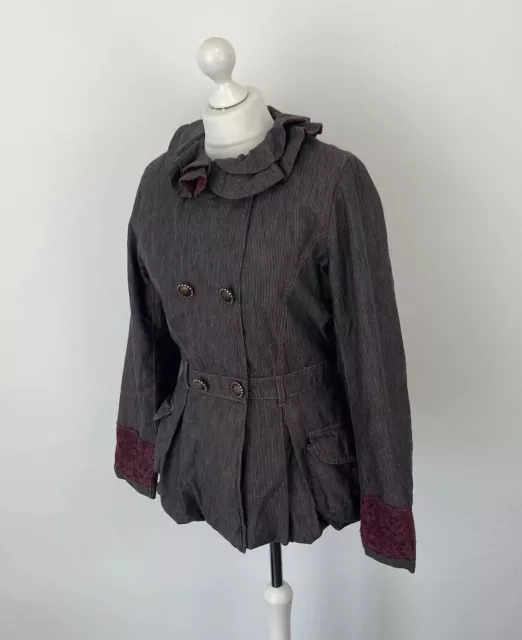 Escada Jacke grau gerüschter Kragen lila Spitzenbesatz Gr. 16 UK Damen