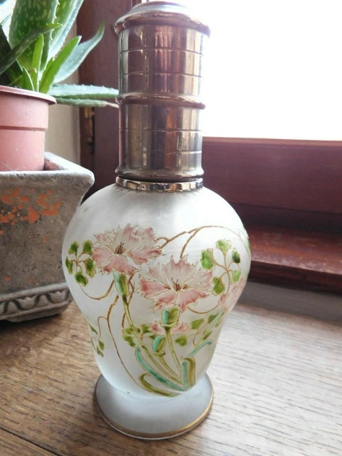 Ancienne Lampe Berger En Porcelaine Française - Magnifique Décor De Roses - état D'usage