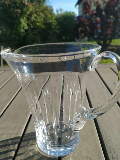 Carafe/Cruche à eau en cristal taillé. Hauteur 19 cm.  Neuve