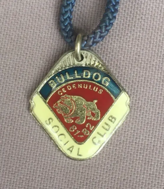 Vintage 1981-82 FOOTSCRAY Football SOCIAL CLUB Medallion, Badge-Western Bulldogs