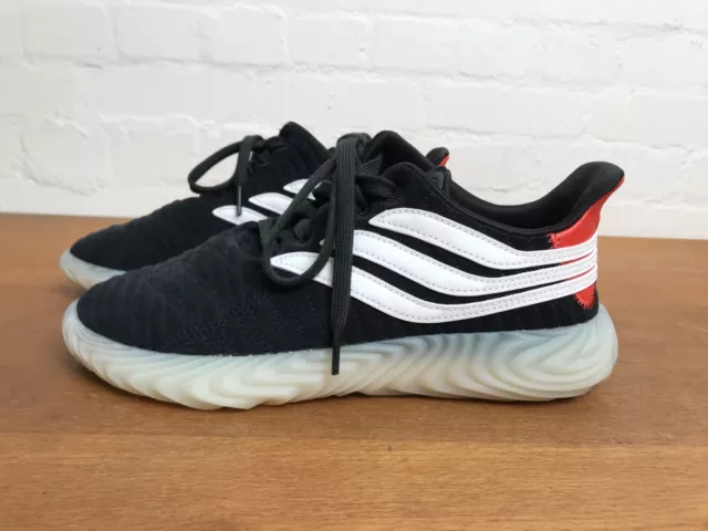 NEU ADIDAS SOBAKOV 40 Schwarz Weiß Rot Turnschuhe Sneaker Schuhe Ungetragen