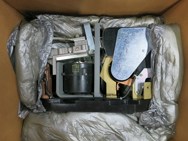 NEW EC&M Size 8 DC Contactor 7004-MK0-1 1350 Amp 240 VDC Coil 51022-056-71 MK01