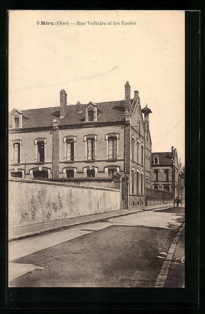 CPA Méru, Rue Voltaire et les Ecoles